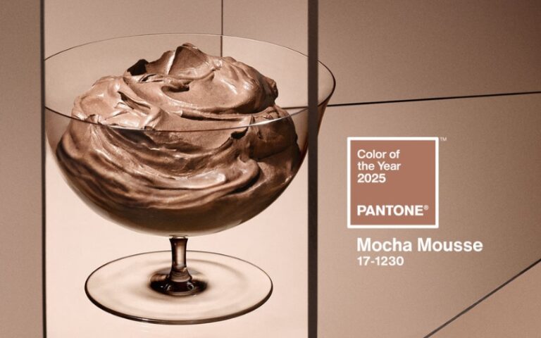 Pantone vuoden trendiväri 2025 mocha mousse